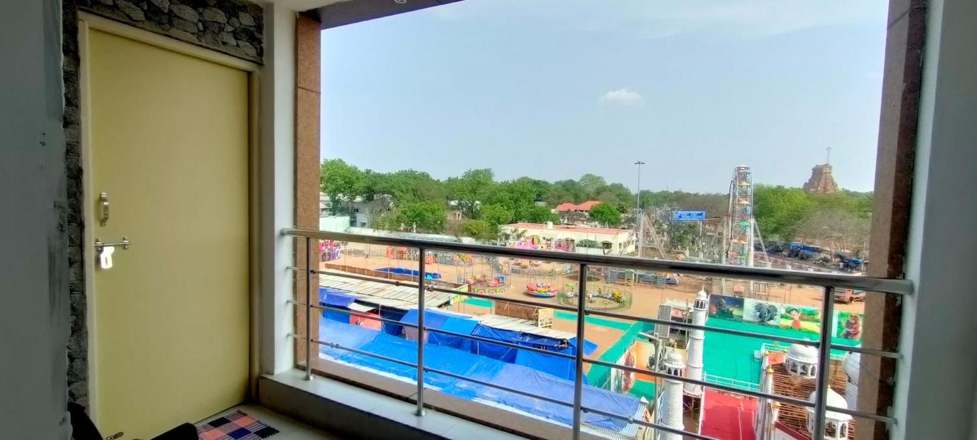 Srirathna Temple View Inn Tańdźawur Zewnętrze zdjęcie